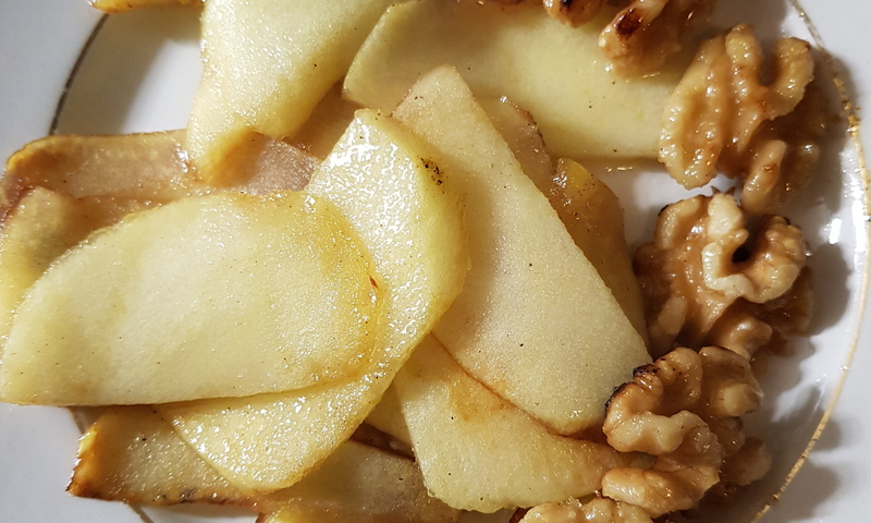 Pomme caramélisée et noix