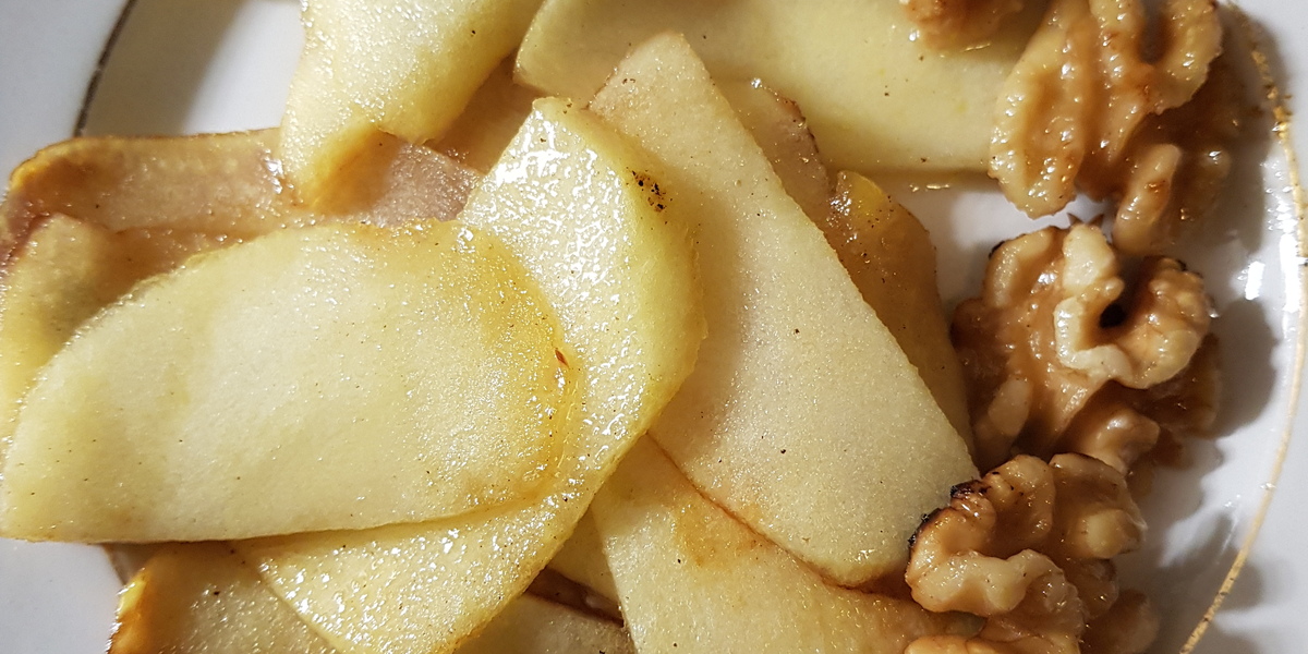 Pomme caramélisée et noix